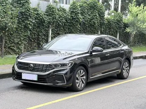 Volkswagen PassatPHEV 2023