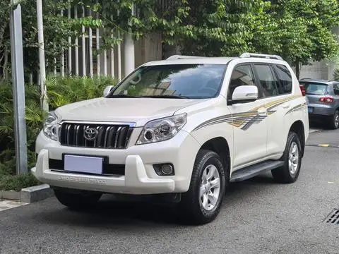 Toyota Prado 2010 — фото 1