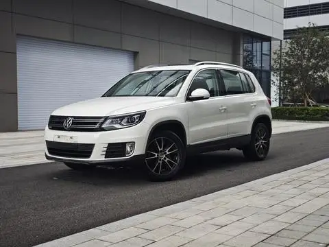 Volkswagen Tiguan 2015 — фото 1