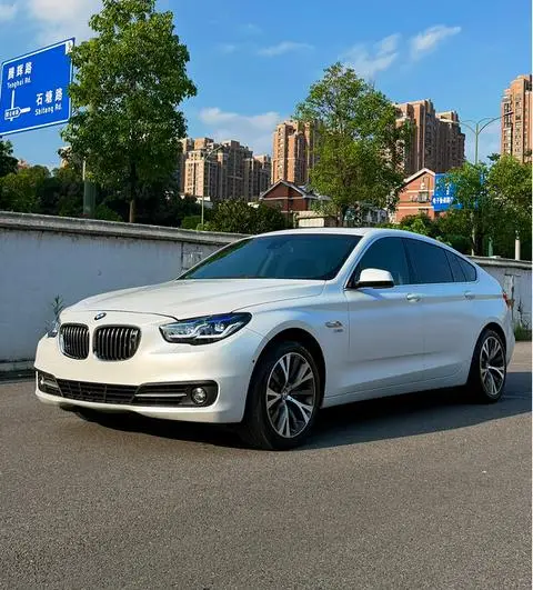 BMW 5 Series GT 2013 — фото 1