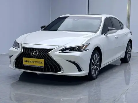 Lexus ES 2022