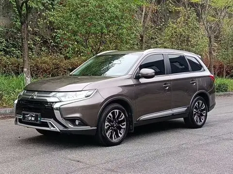 Mitsubishi Outlander 2020 — фото 1