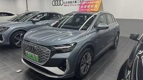 Audi Q4 e-tron 2024 — фото 1