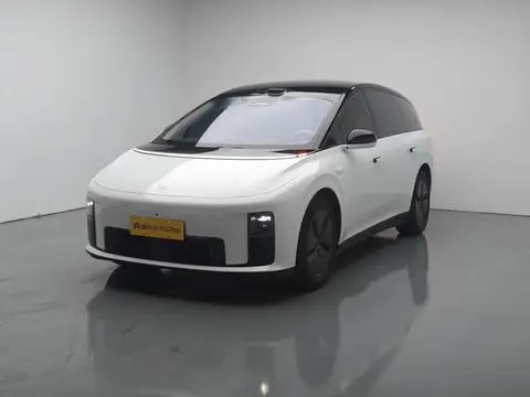 Li i8 2025