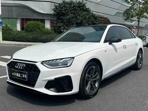 Audi A4L 2022 — фото 1