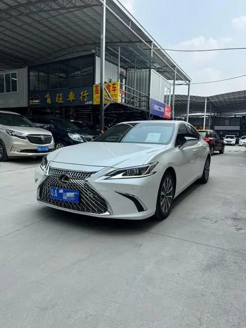 Lexus ES 2022