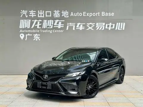 Toyota Camry 2022 — фото 1