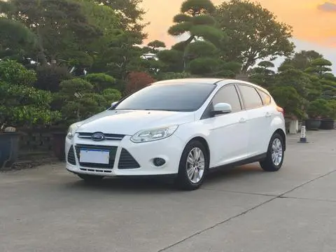 Ford Focus 2012 — фото 1