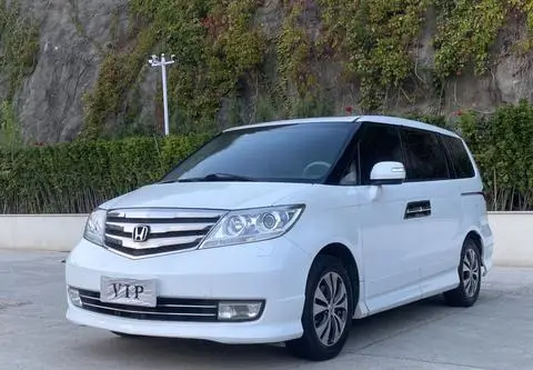 Honda 艾力绅 2012 — фото 1