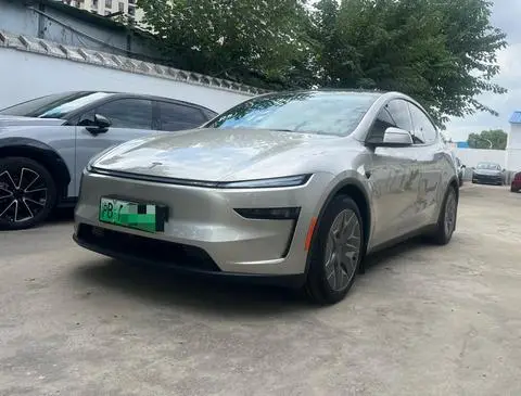 Tesla Model Y L 2026 — фото 1