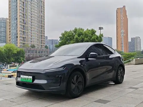 Tesla Model Y 2025