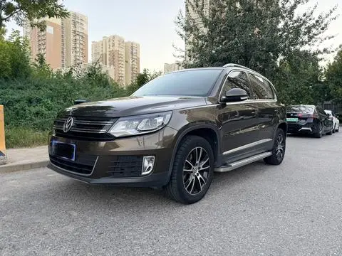Volkswagen Tiguan 2015 — фото 1