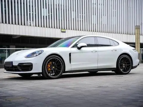 Porsche Panamera 2021
