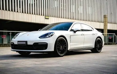 Porsche Panamera 2021