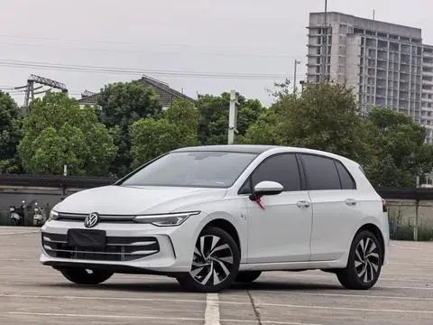 Volkswagen Golf 2025
