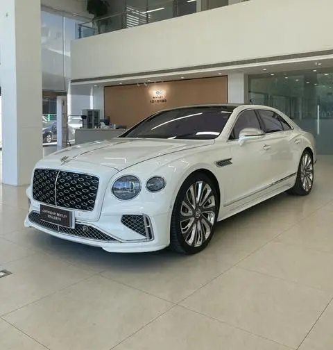 Bentley 飞驰PHEV 2025 — фото 1