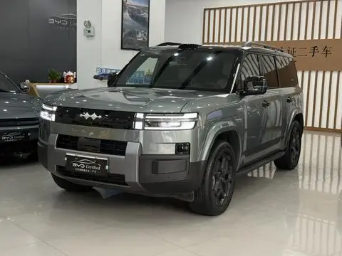 BYD Leopard 钛7 PHEV 2025