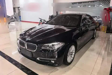 BMW 5 Series 2017 — фото 1
