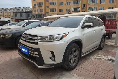 Toyota Highlander 2018 — фото 1