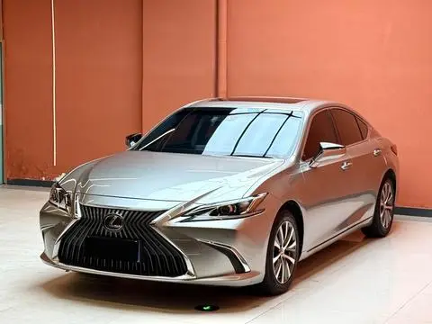 Lexus ES 2020