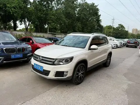 Volkswagen Tiguan 2015 — фото 1