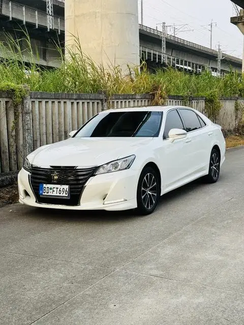Toyota Crown 2018