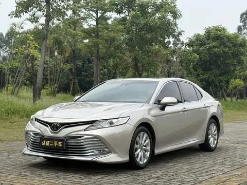 Toyota Camry 2018 — фото 1