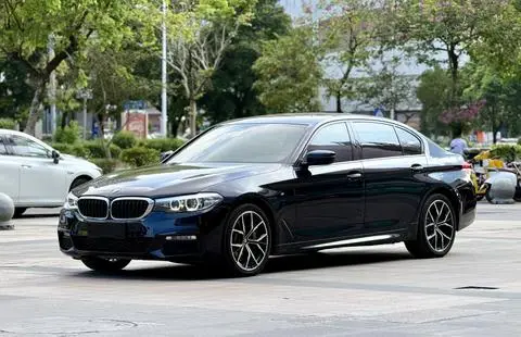 BMW 5 Series 2018 — фото 1