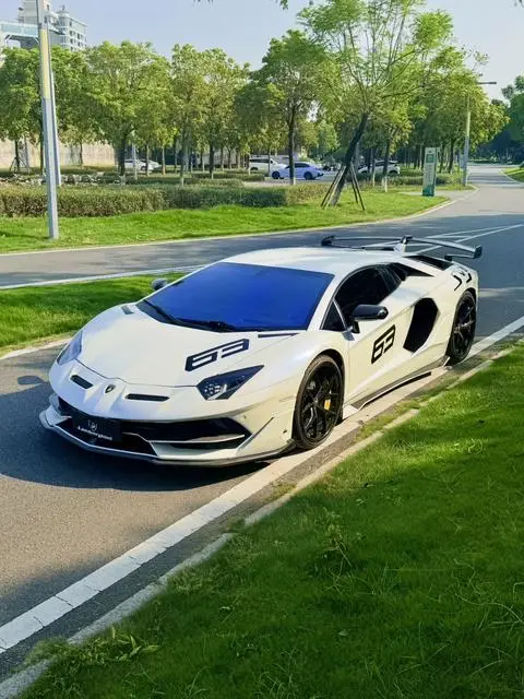 Lamborghini Aventador 2013