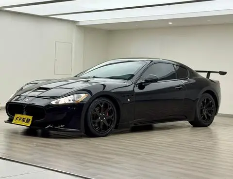 Maserati GranTurismo 2013 — фото 1