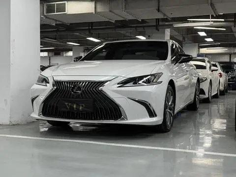 Lexus ES 2021 — фото 1