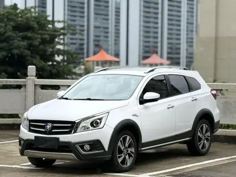 Venucia T70X 2015