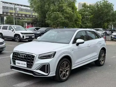 Audi Q2L 2024 — фото 1