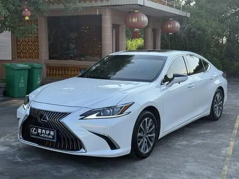 Lexus ES 2021