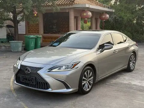 Lexus ES 2020