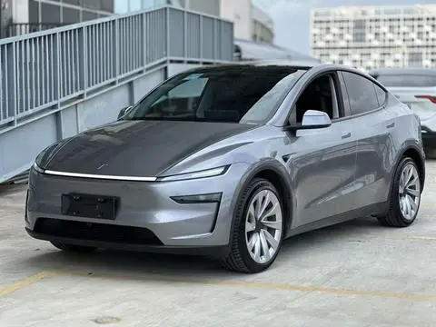 Tesla Model Y 2025