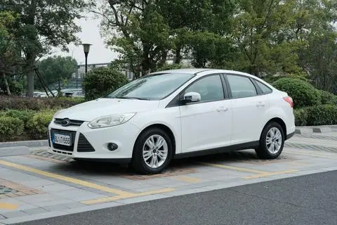 Ford Focus 2012 — фото 1