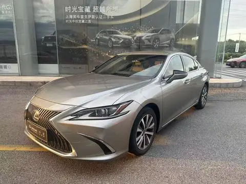 Lexus ES 2020 — фото 1