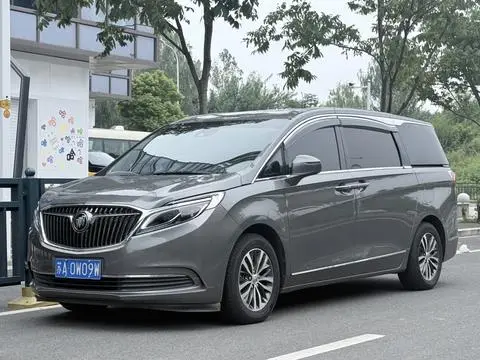 Buick GL8 2017 — фото 1