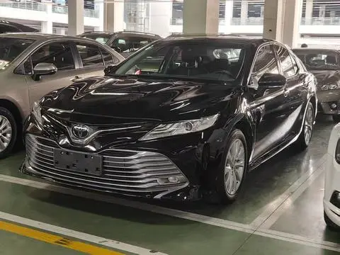 Toyota Camry 2019 — фото 1