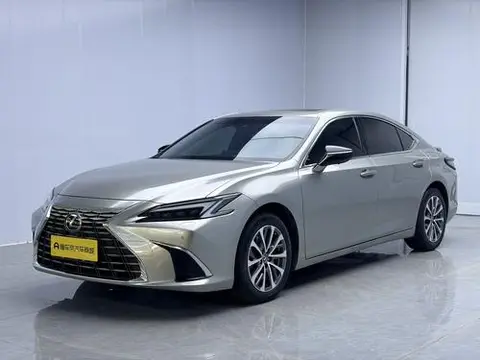 Lexus ES 2025