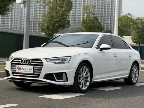 Audi A4L 2019 — фото 1