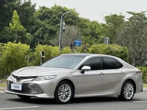Toyota Camry 2018 — фото 1