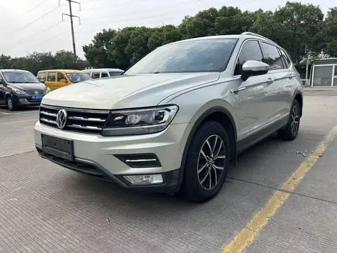Volkswagen Tiguan L 2018 — фото 1