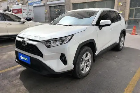 Toyota RAV4 2024 — фото 1