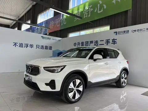 Volvo XC40 2026 — фото 1