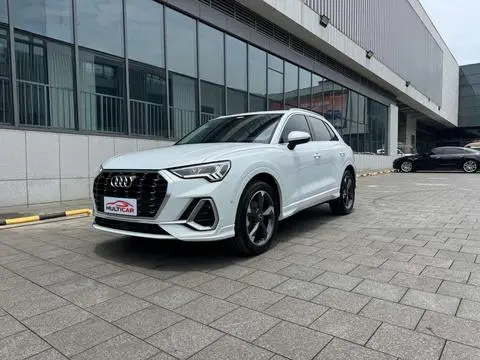 Audi Q3 2022 — фото 1