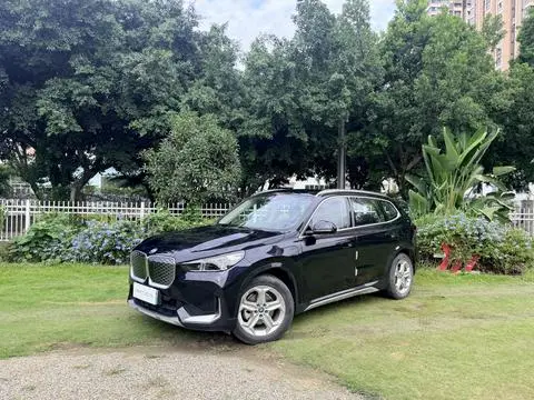 BMW iX1 2025