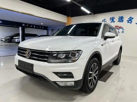 Volkswagen Tiguan L 2018 — фото 1