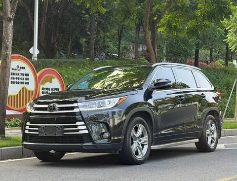 Toyota Highlander 2018 — фото 1